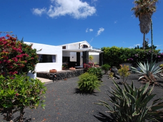 villa with private heated pool Lanzarote