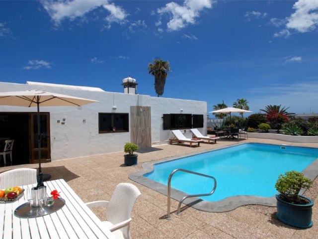 villa with private heated pool Lanzarote